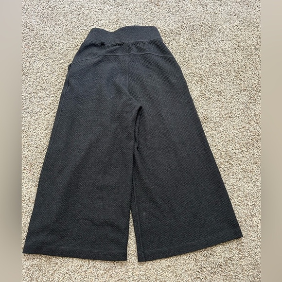Lululemon Can You Feel The Pleat Crop
Dark Gray Women's Size 2 Pants Yoga Causal - Picture 2 of 9